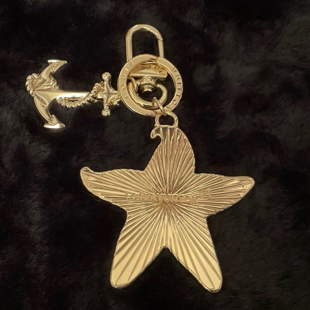 Louis Vuitton Nautical Starfish Gold Bag Charm (Model M02622) Full Inclusion - Picture 12 of 12
